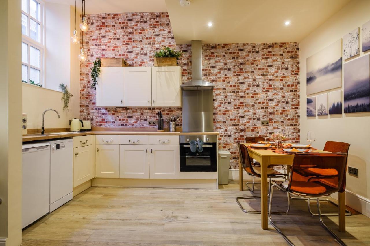 Flat 2, The Old Antiques Warehouse - Free Off-Site Health Club Access With Pool, Sauna, Steam Room & Gym Bowness-on-Windermere Zewnętrze zdjęcie