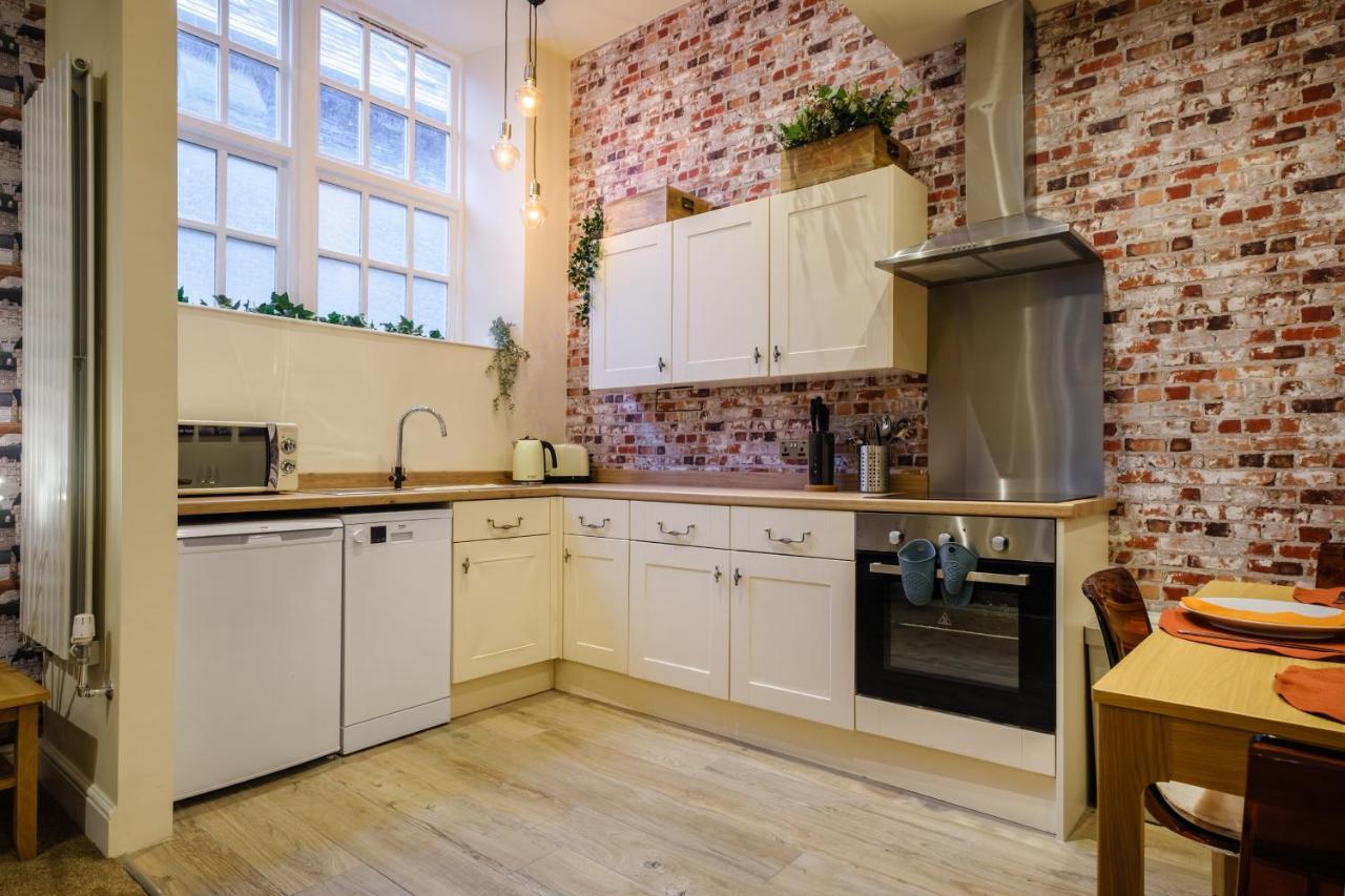 Flat 2, The Old Antiques Warehouse - Free Off-Site Health Club Access With Pool, Sauna, Steam Room & Gym Bowness-on-Windermere Zewnętrze zdjęcie