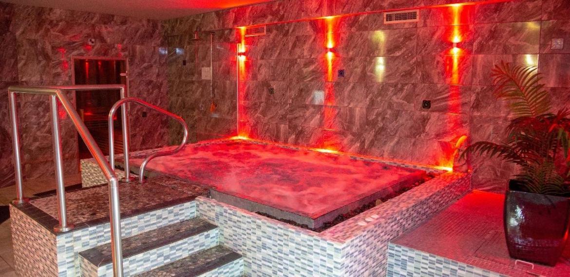 Flat 2, The Old Antiques Warehouse - Free Off-Site Health Club Access With Pool, Sauna, Steam Room & Gym Bowness-on-Windermere Zewnętrze zdjęcie